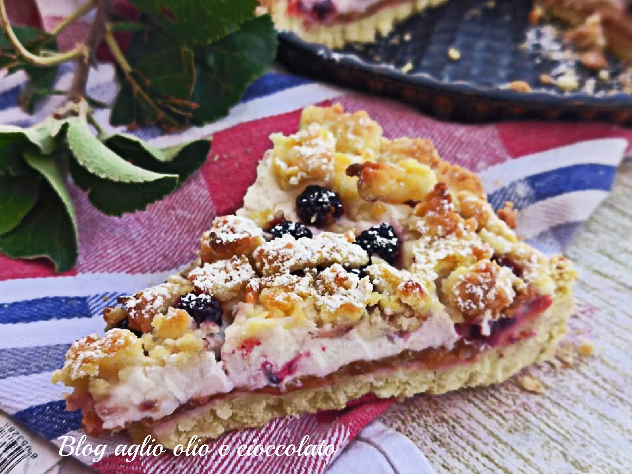 CRUMBLE PIE WITH RICOTTA AND BERRIES