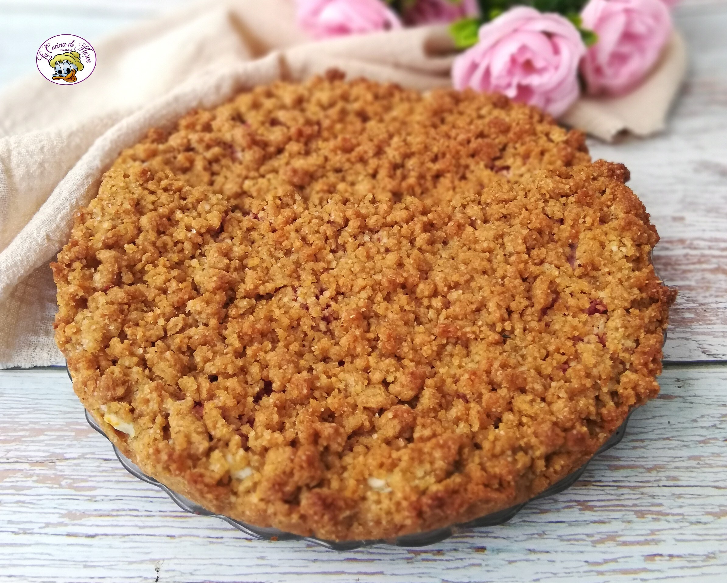 CRUMBLED TART with ricotta and strawberries