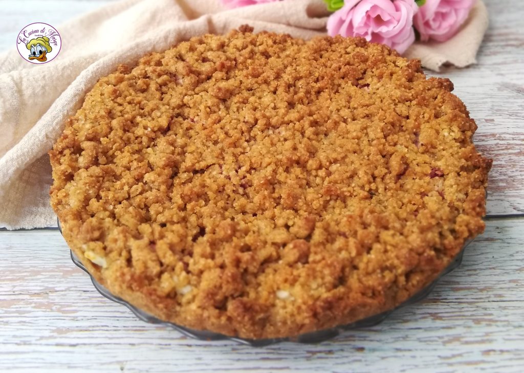 CRUMBLED TART with ricotta and strawberries