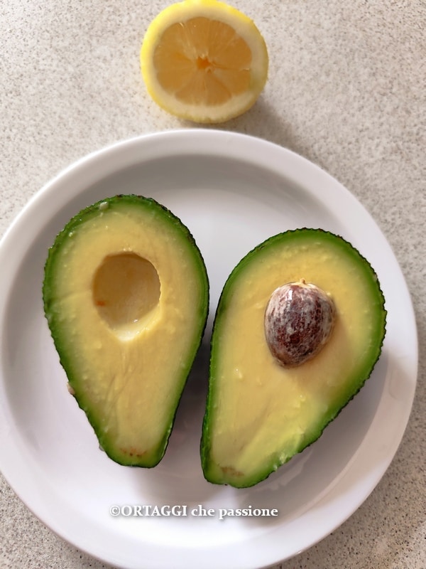 cut avocado and sprinkle with lemon juice