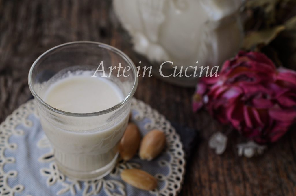 Easy creamy almond liqueur vickyart arte in cucina