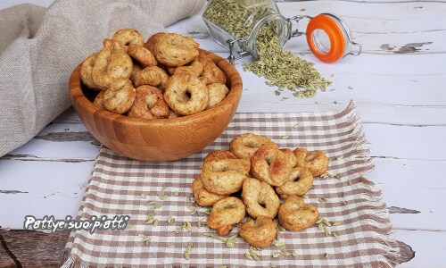 White Wine and Fennel Taralli