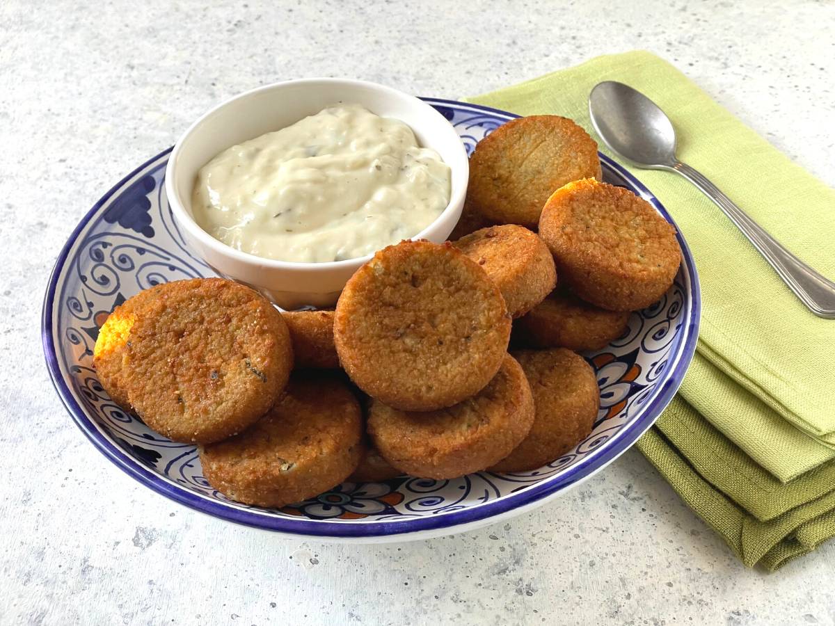 Falafel with Yogurt Sauce