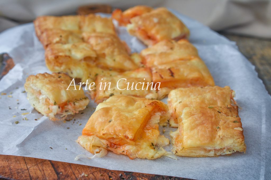 Filled puff pastry snacks