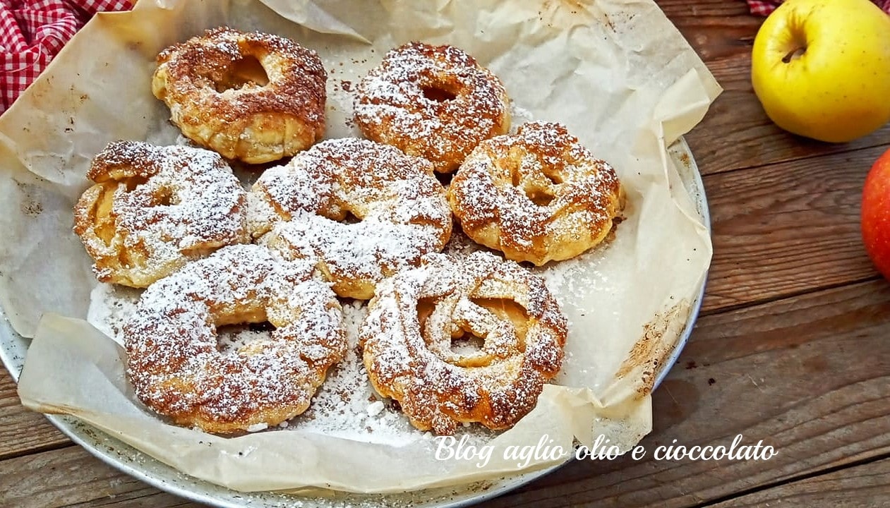 FLAKY DONUTS WITH APPLES