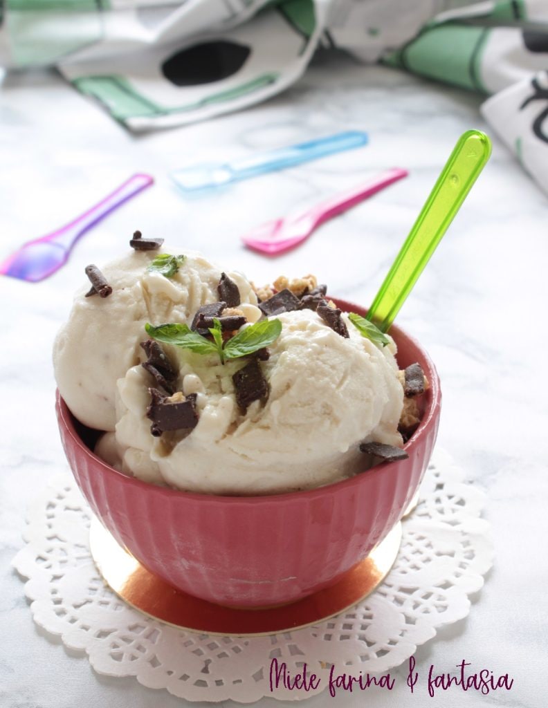 Frozen fruit ice cream with Greek yogurt, very easy and delicious
