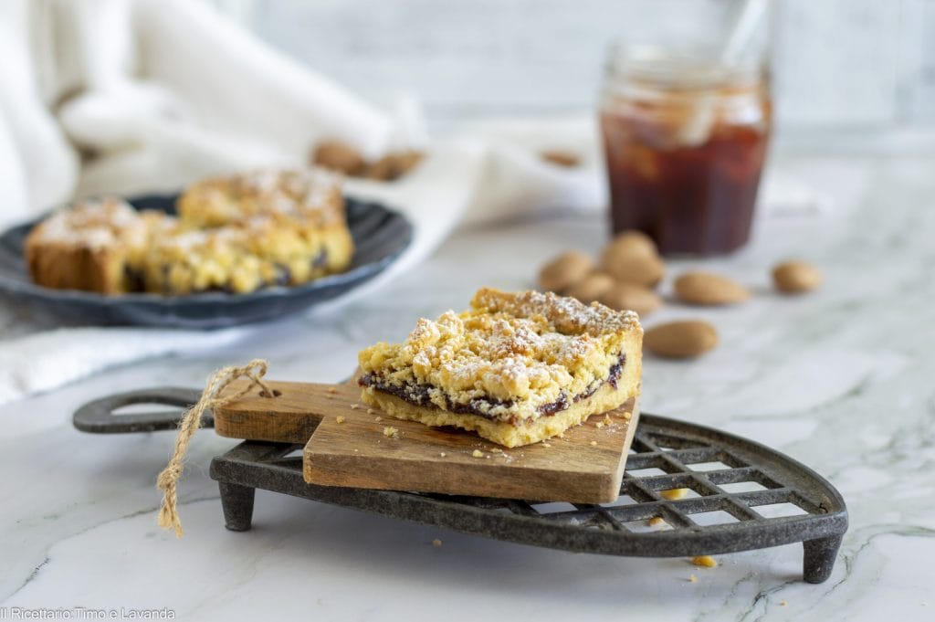 GLUTEN-FREE CRUMBLE CAKE