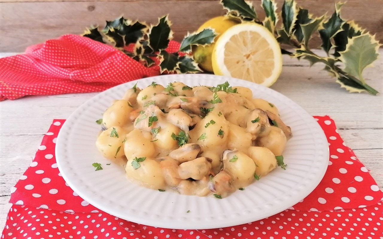 GNOCCHI WITH MUSSELS POTATO AND LEMON CREAM