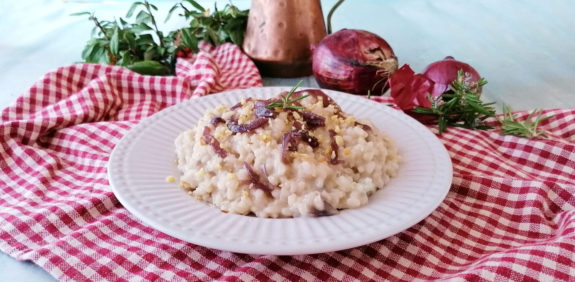 CREAMY AND DELICIOUS GORGONZOLA AND ONION RISOTTO