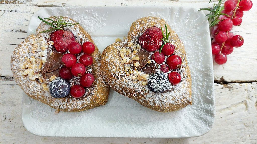 HEART-SHAPED MINI TARTS WITH NUTELLA