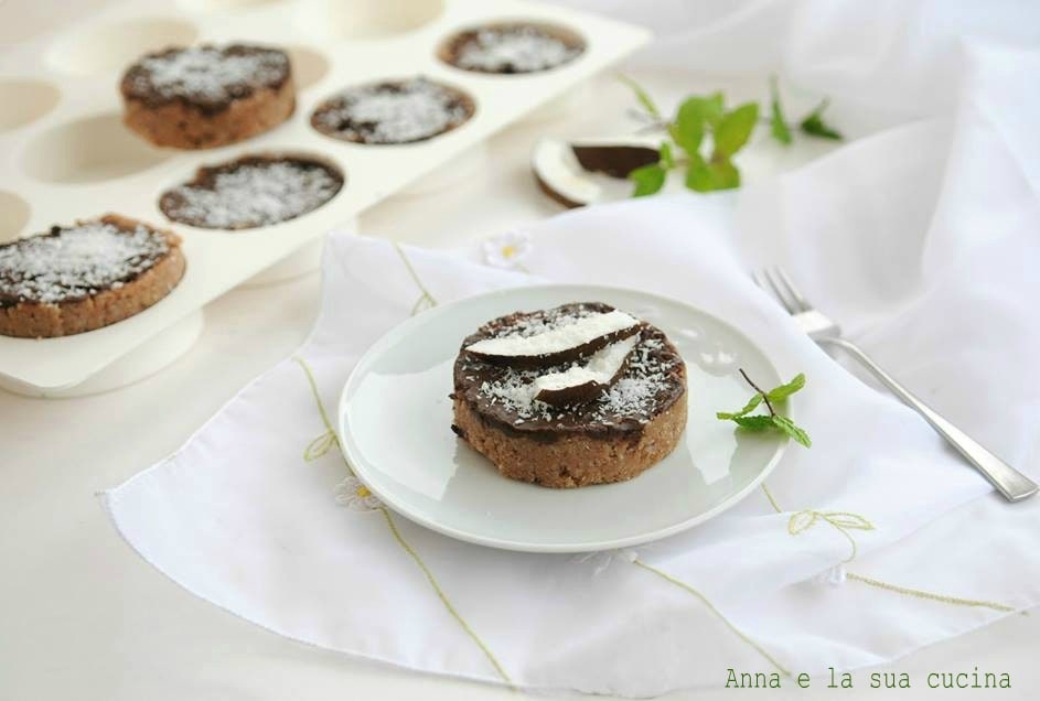 No-Bake Coconut and Chocolate Mini Cakes