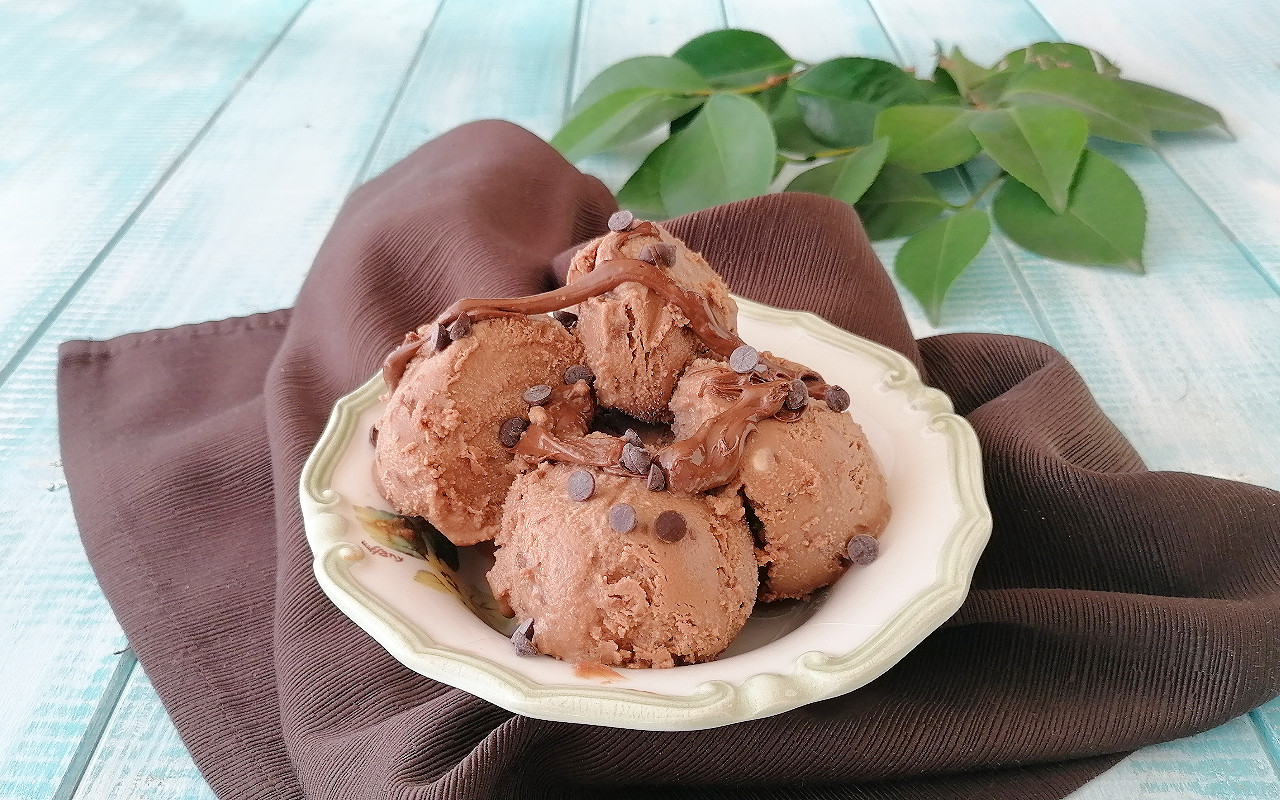 HOMEMADE CHOCOLATE ICE CREAM WITHOUT AN ICE CREAM MAKER