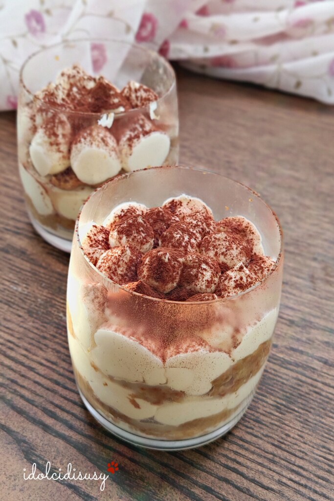 idolcidisusy Tiramisu in a glass with pandoro