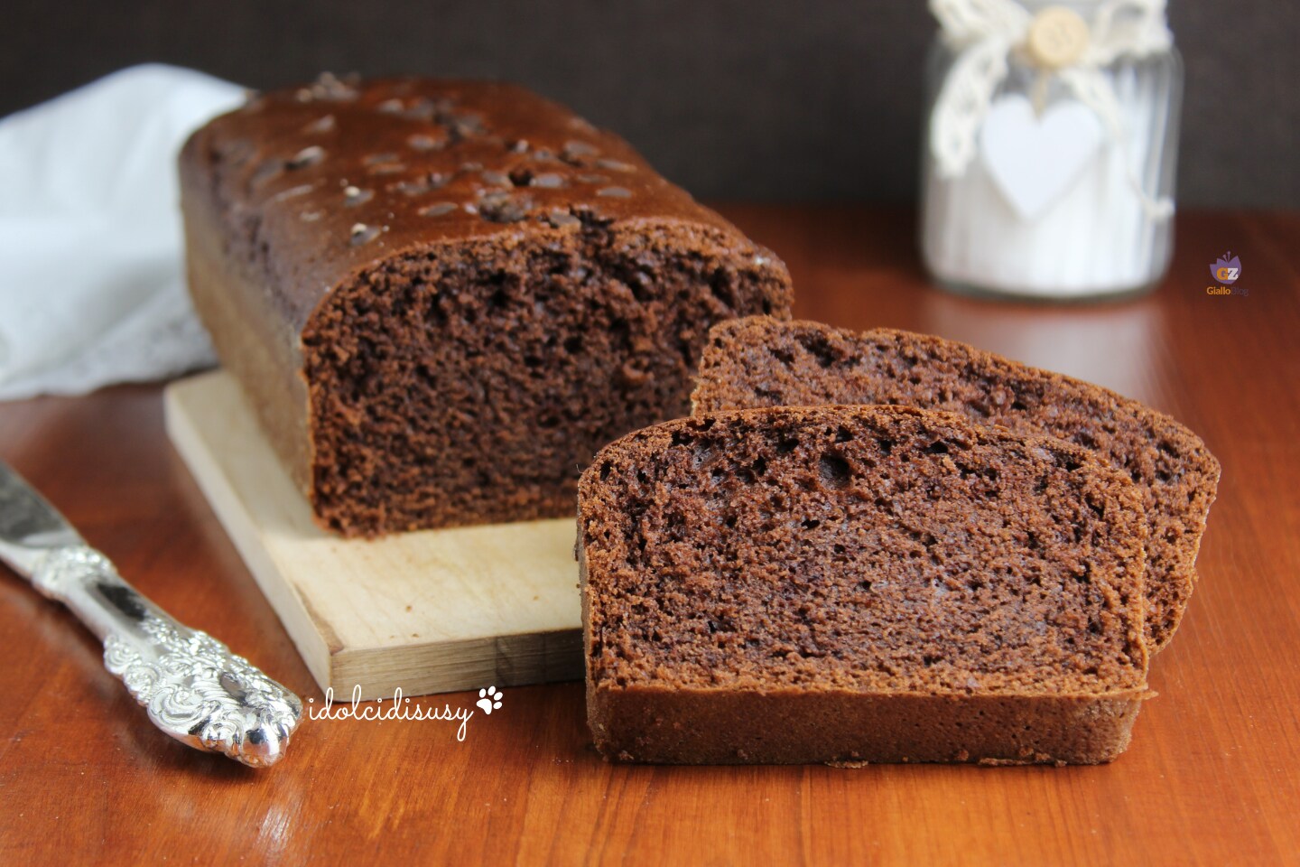 Egg White and Cocoa Pound Cake