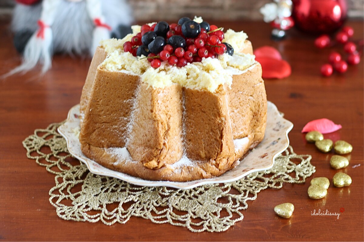 Pandoro Stuffed with Mascarpone Cream