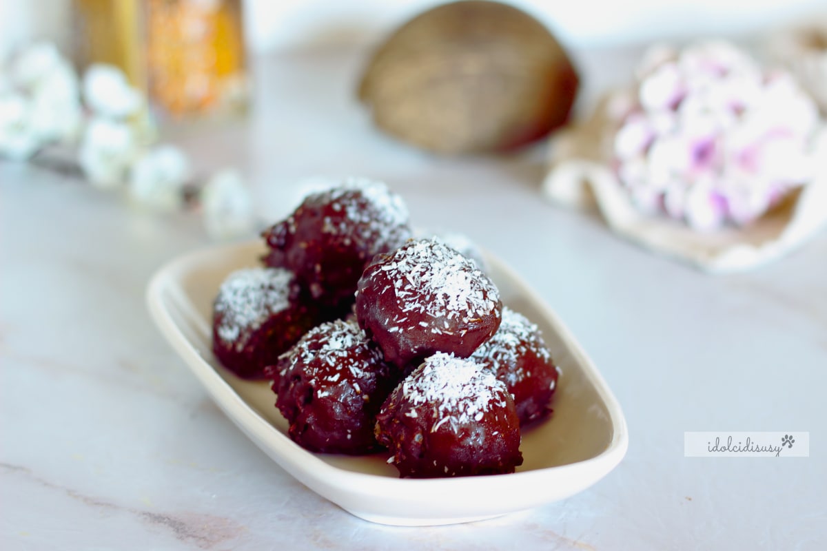 Coconut and Dark Chocolate Balls: Easy and Delicious No-Bake Treats