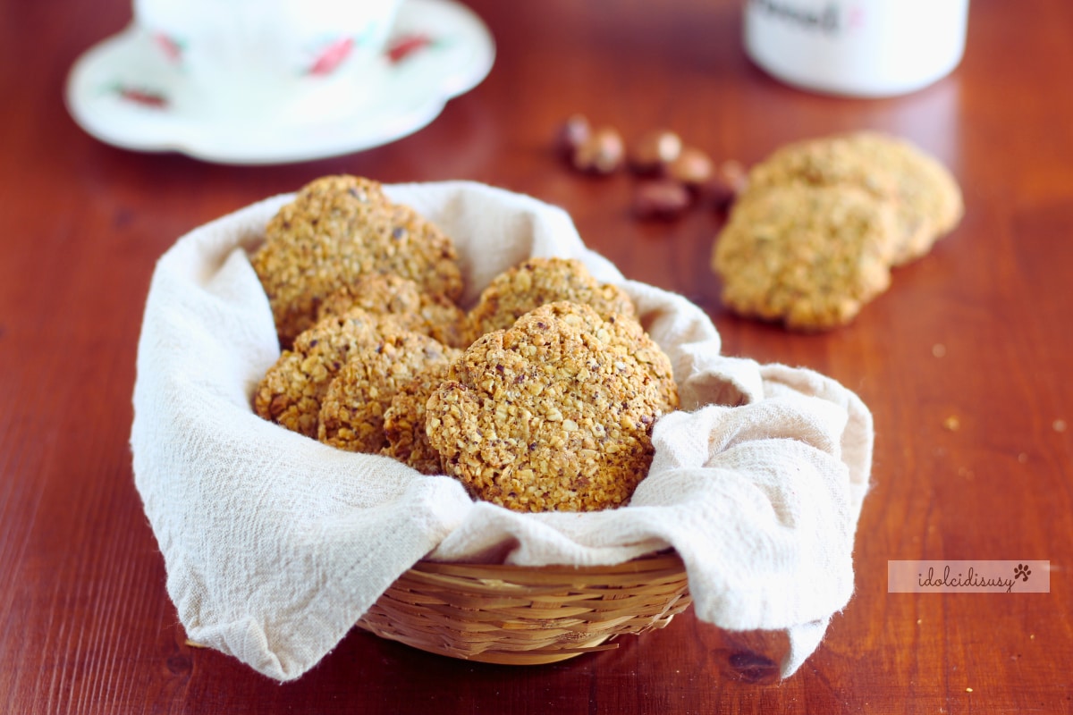 Hazelnut Cookies with Oat Flakes