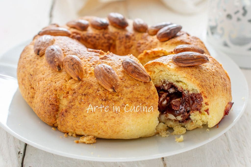 Immaculate ring cake with almonds