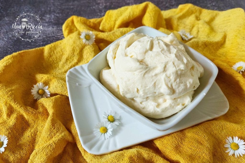 Italian chantilly cream cover