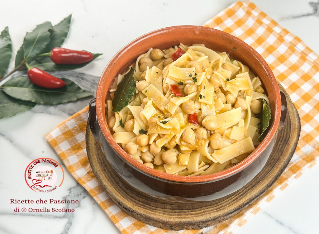 quick pasta and chickpeas recipe in a pan