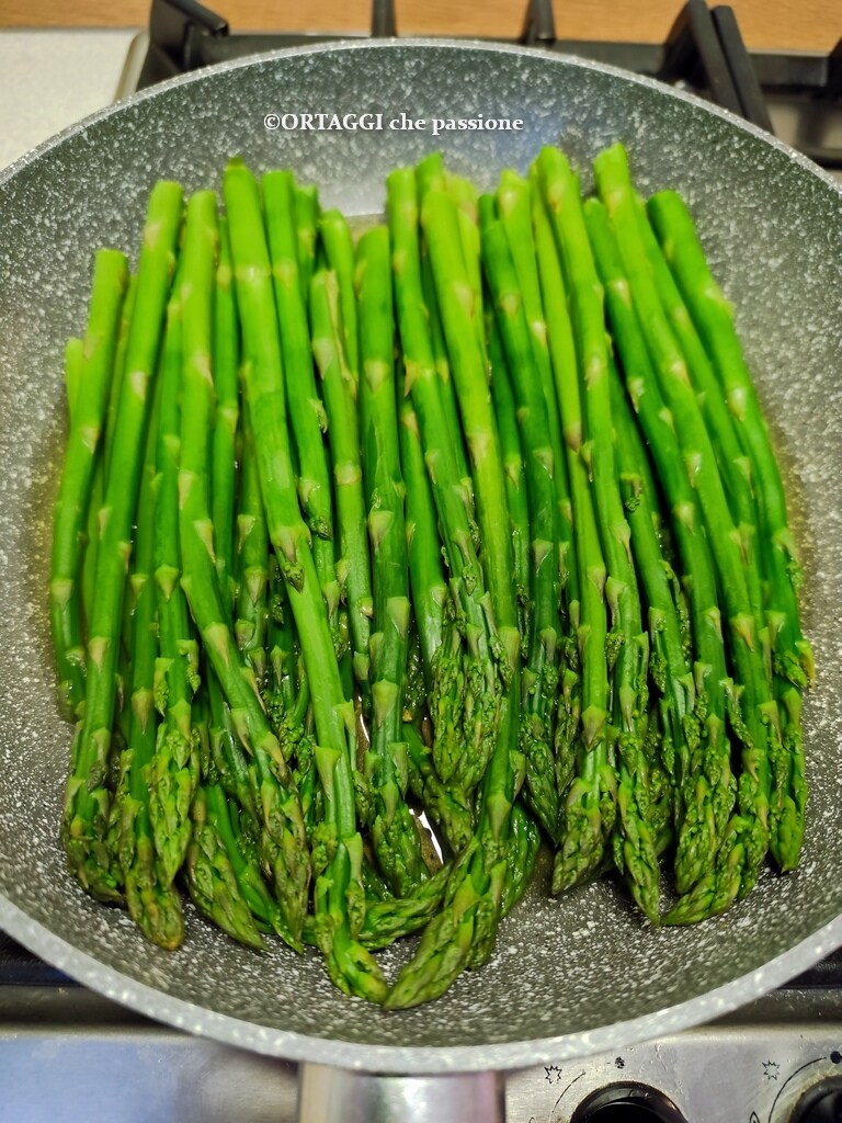light pan-fried asparagus - Grandma Benedetta