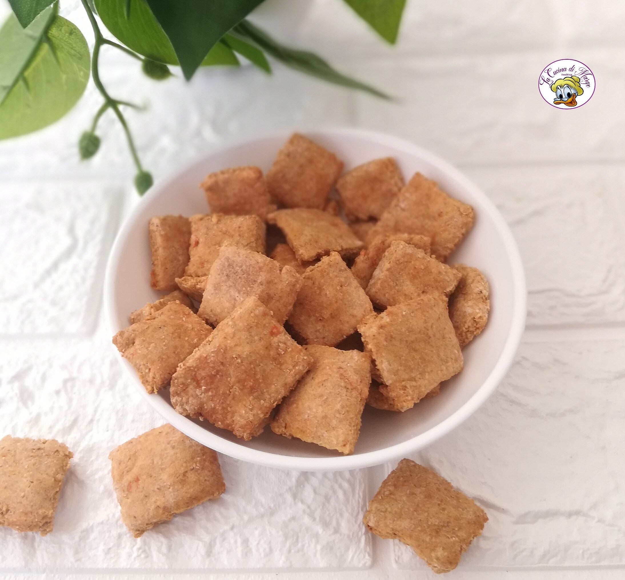 WHOLE WHEAT TOMATO CRISPS