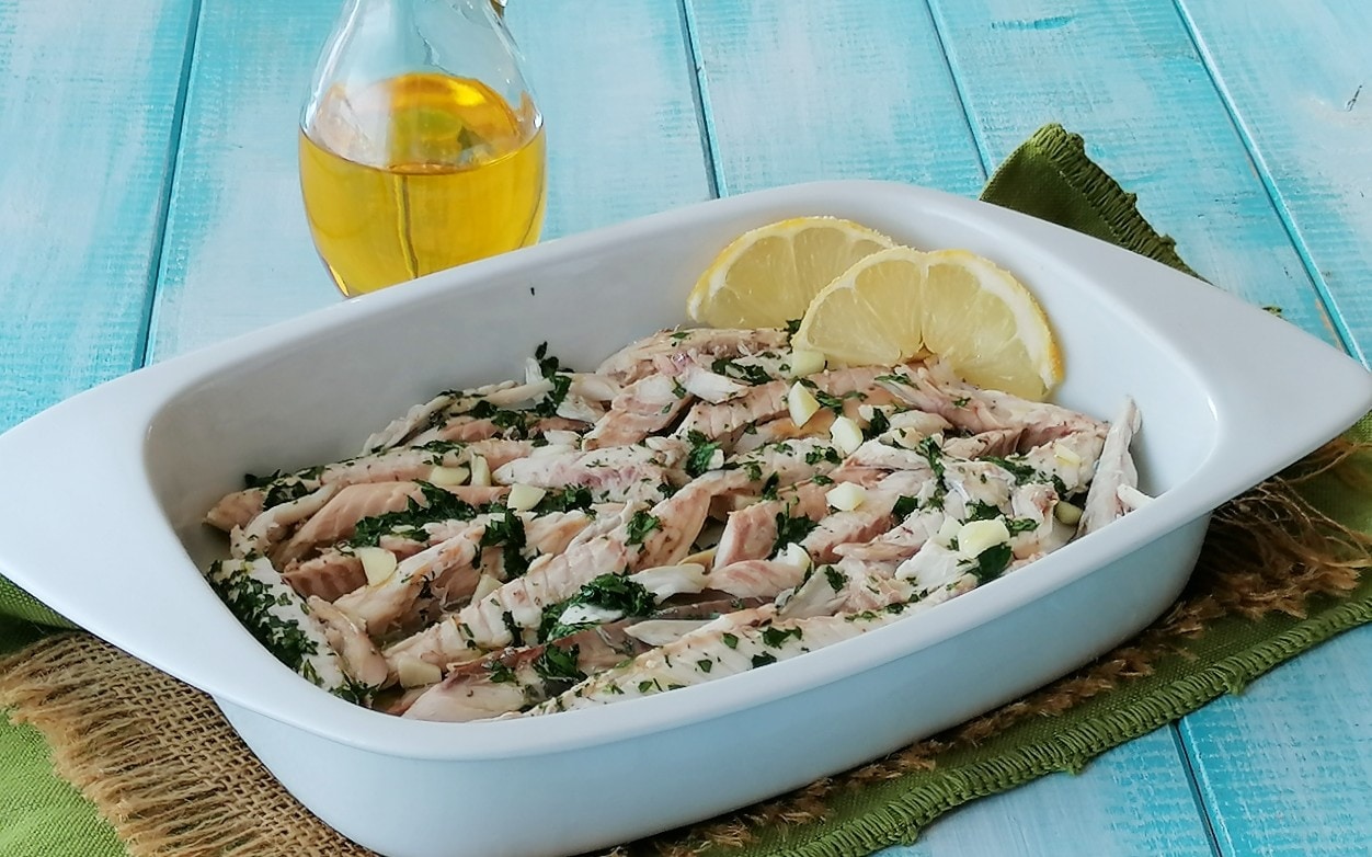 HEALTHY AND LIGHT MACKEREL FILLET SALAD