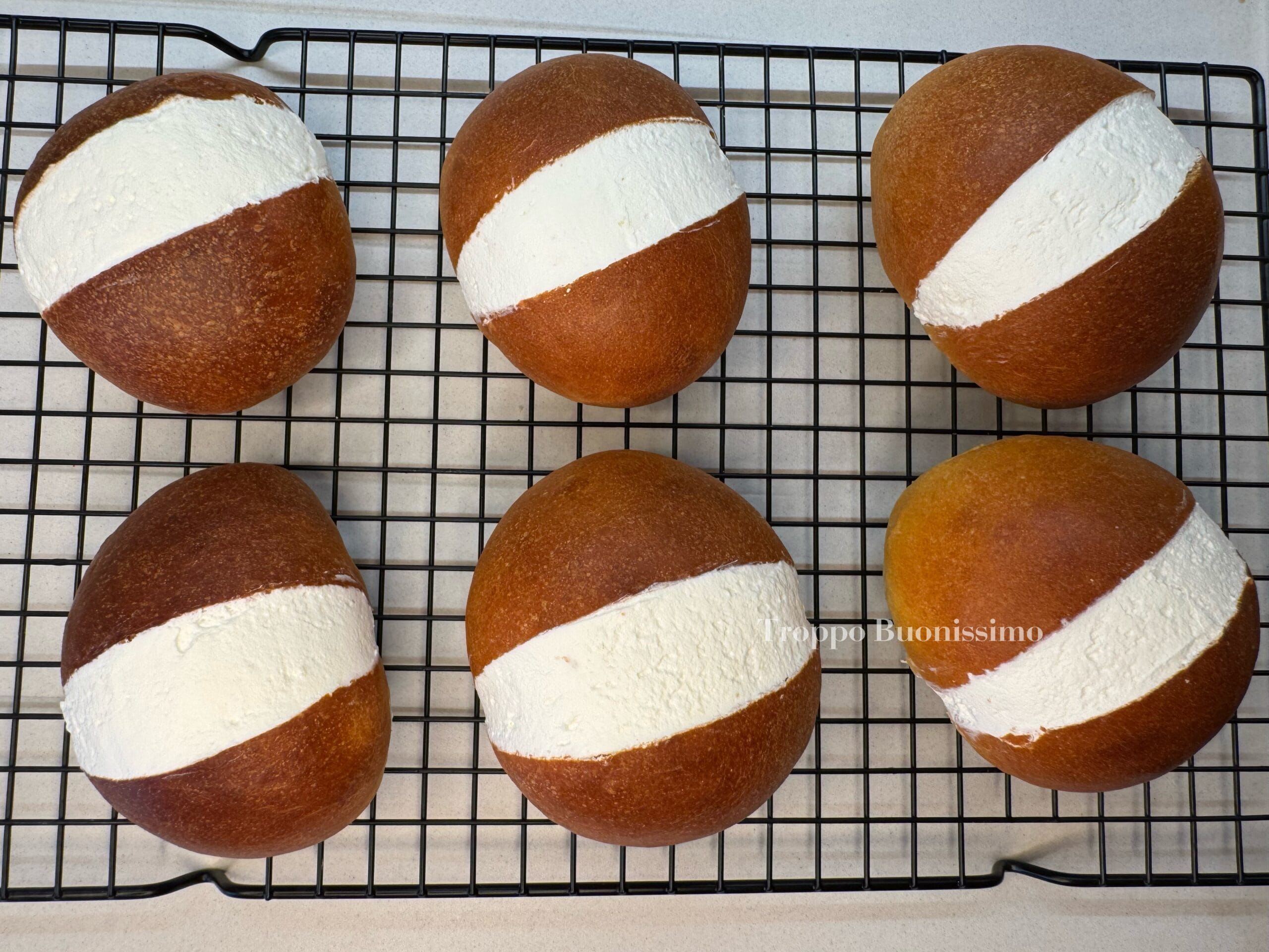 Easy and Soft Maritozzi with Cream: Ready to Win You Over at First Bite