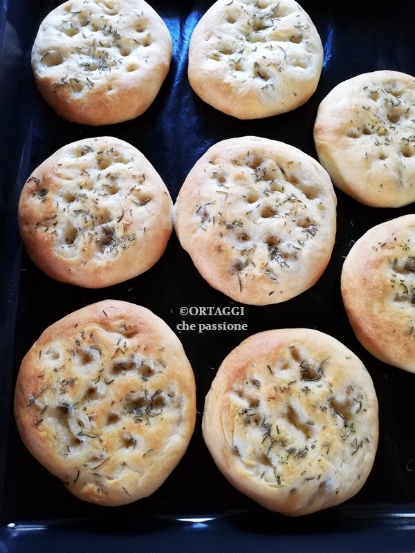 mascarpone rolls baked in the oven