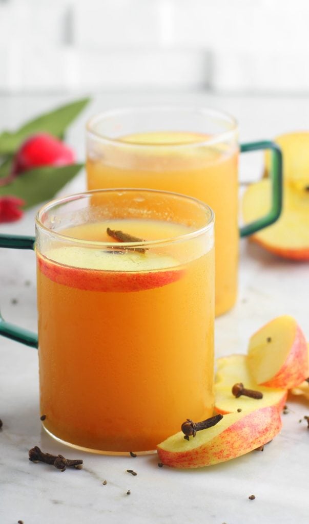 Warm Apple Juice with Rum and Spices