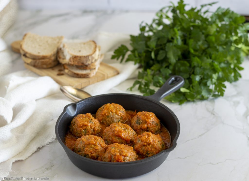 meatballs in tomato sauce