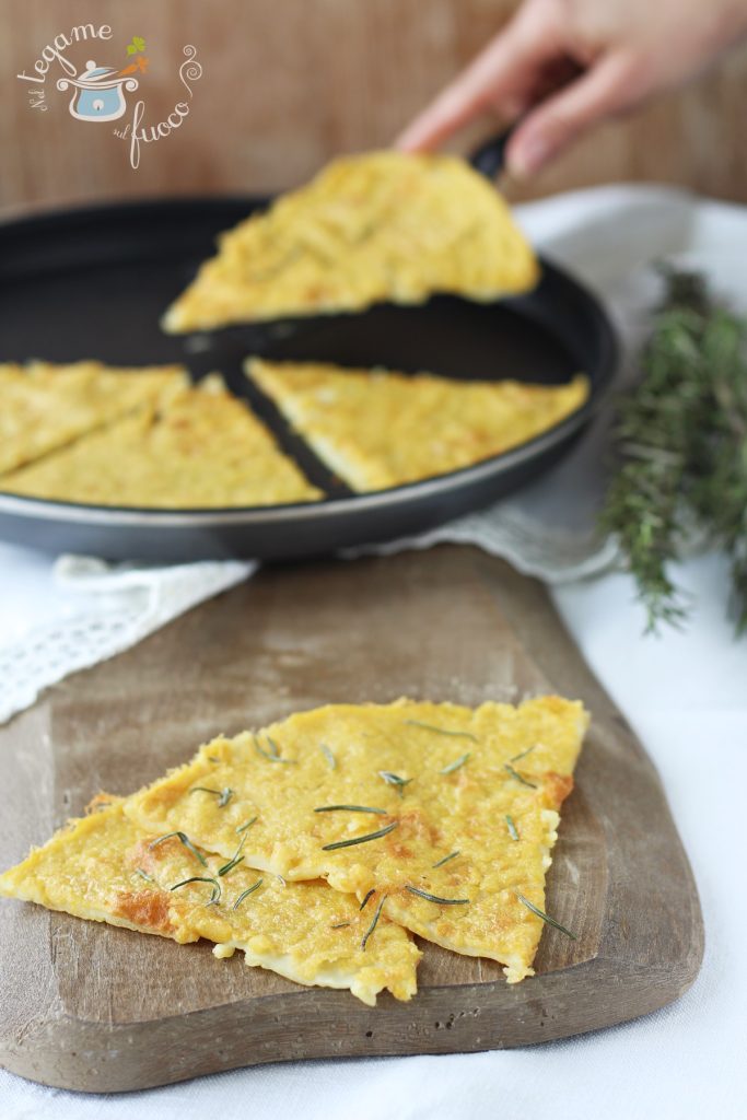 savory cake with chickpea flour cooked in the microwave