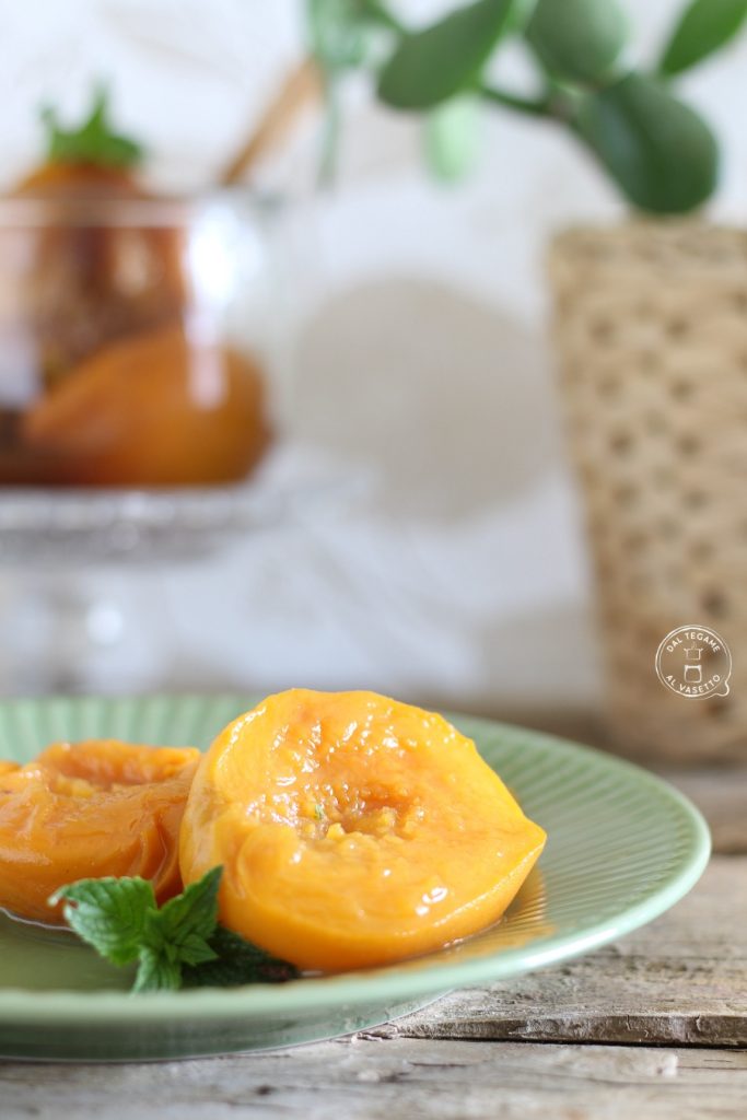 peaches with sugar cooked in a vacuum-sealed jar in the microwave