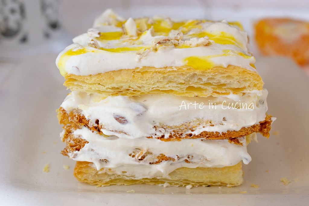 Millefeuille with pandoro, nougat and mandarin