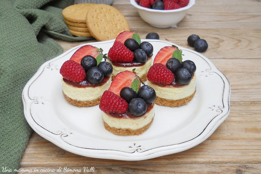 mini berry cheesecakes
