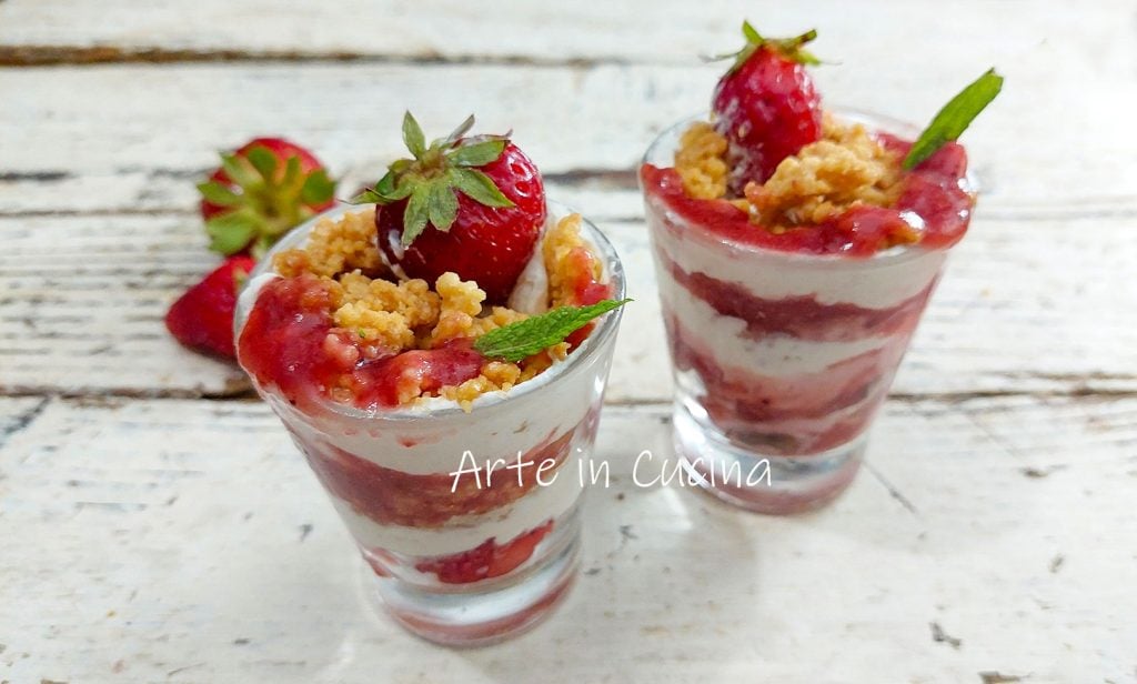 Mini Crumbles with STRAWBERRIES in a Glass