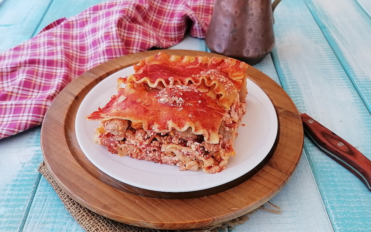 NEAPOLITAN CURLY LASAGNA WITH MEATBALLS