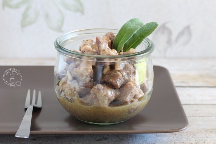 Neck of Pork in Jar Cooking