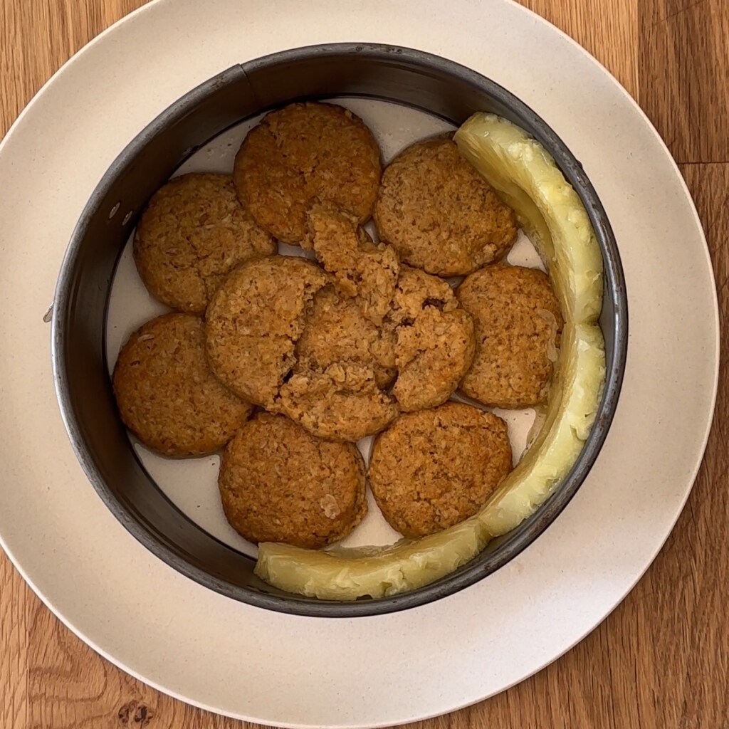 sugar-free biscuit base and pineapple slices