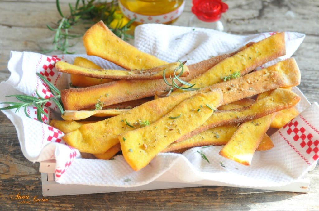 Crunchy Pastries with Pumpkin and Herbs
