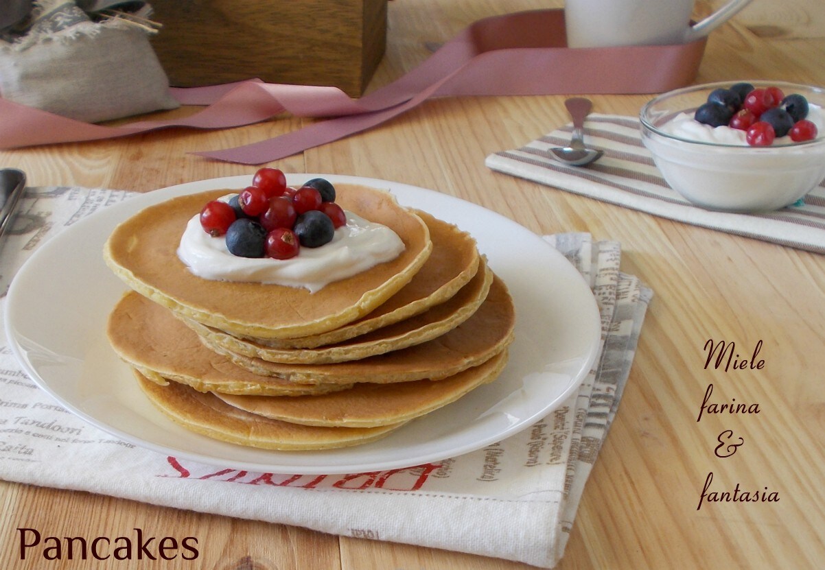 Pancakes with Greek Yogurt Cream and Berries