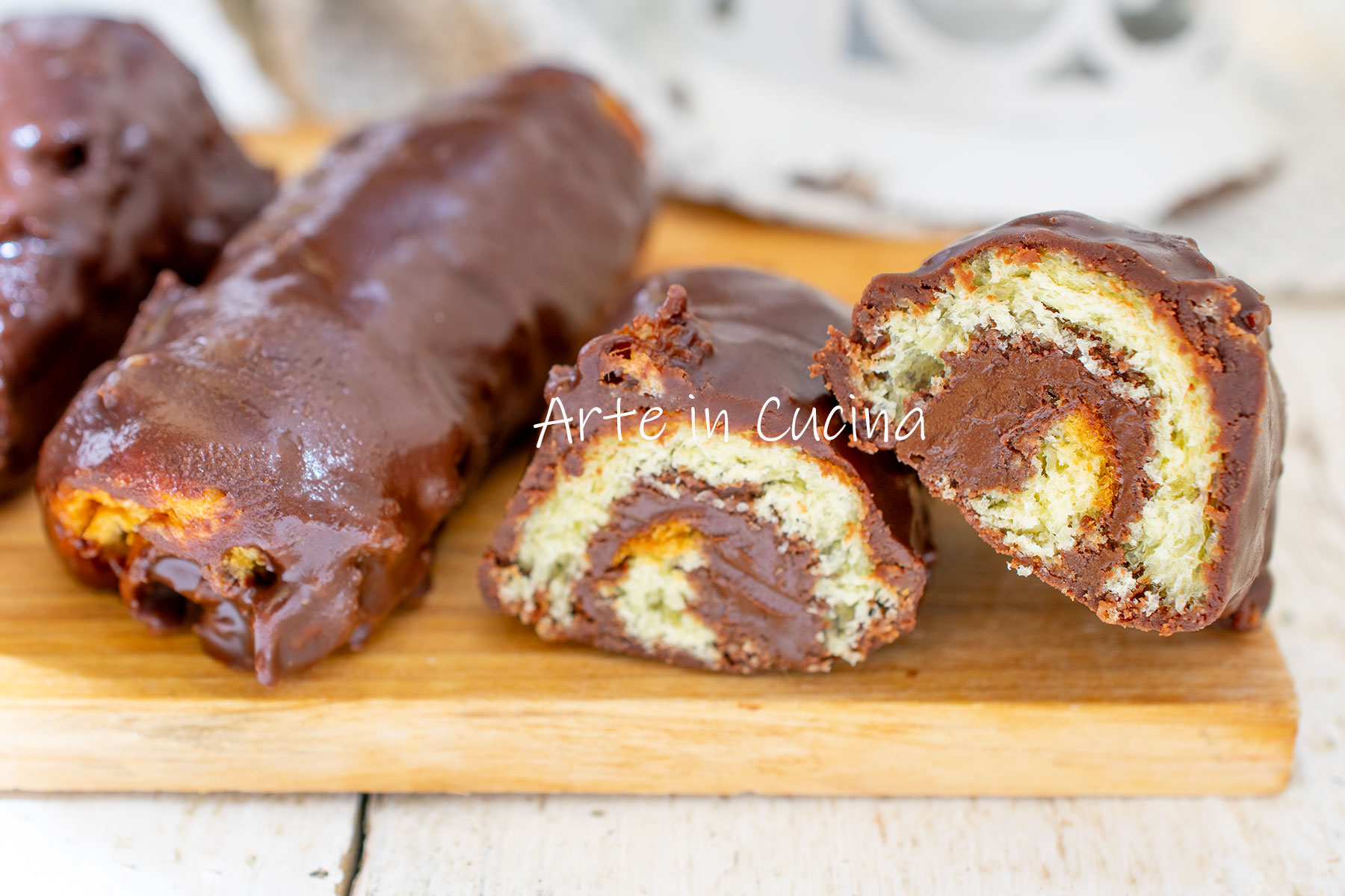 Pandoro Cannoli with Nutella and Chocolate