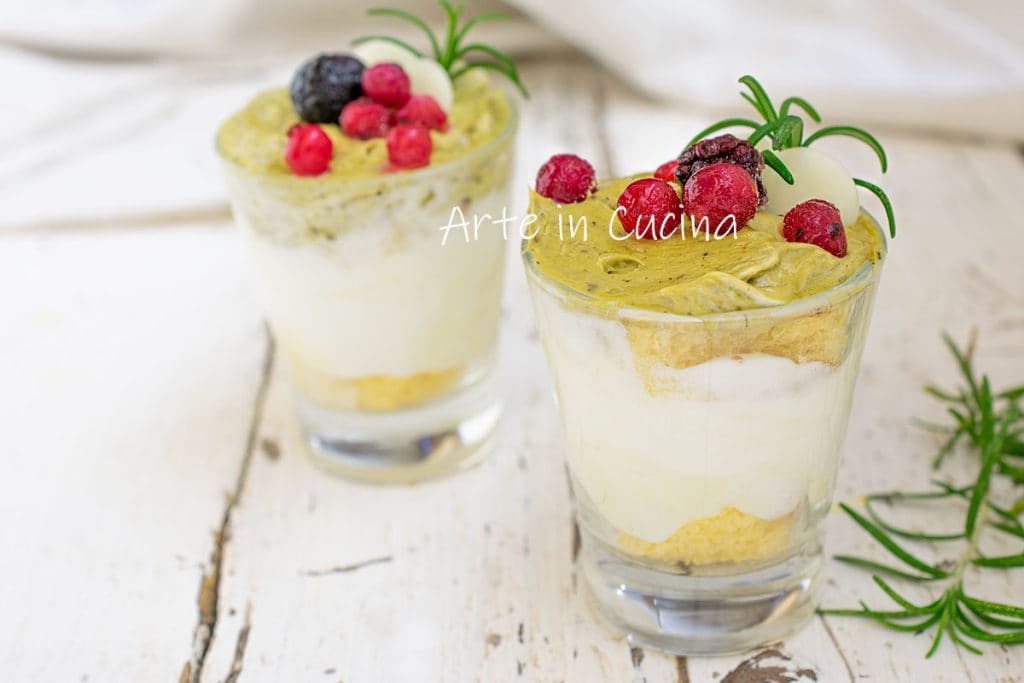 Pandoro cups with white chocolate and pistachio