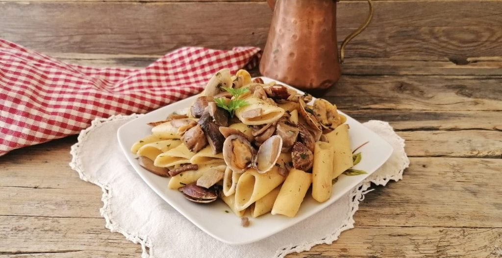 pasta with porcini mushrooms and clams