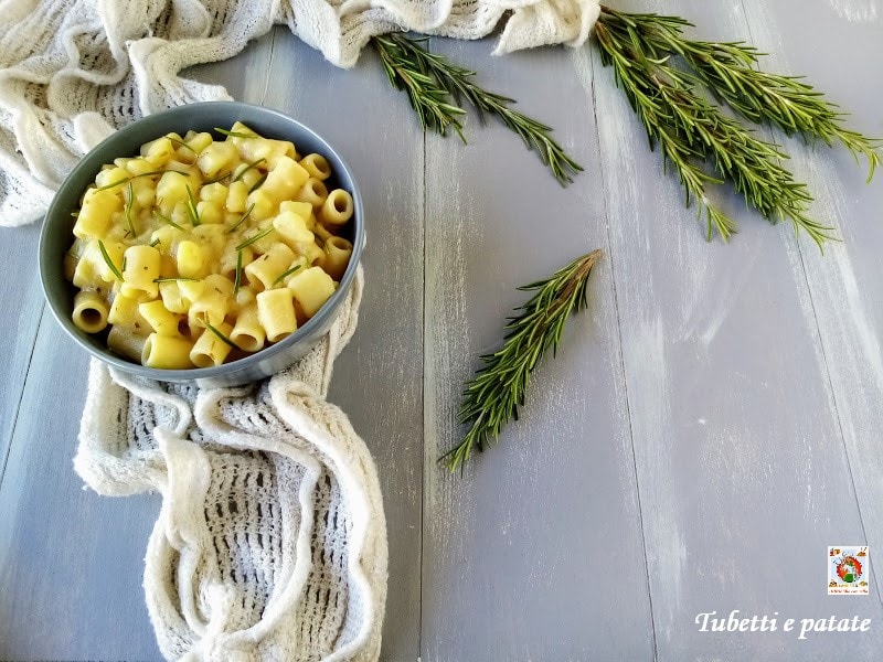 Tubetti and Potatoes with Rosemary: a delicious variation for a creamy and fragrant first course that wins everyone over.