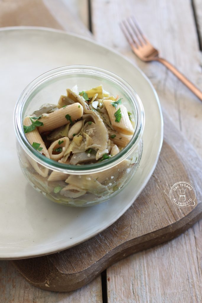 pasta with artichokes cooked in a jar in the microwave