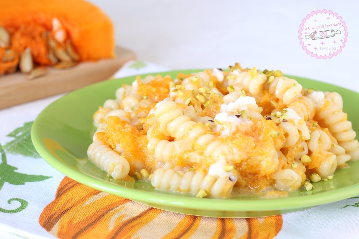 PASTA WITH PUMPKIN AND GORGONZOLA WITH PISTACHIOS the creamiest and tastiest