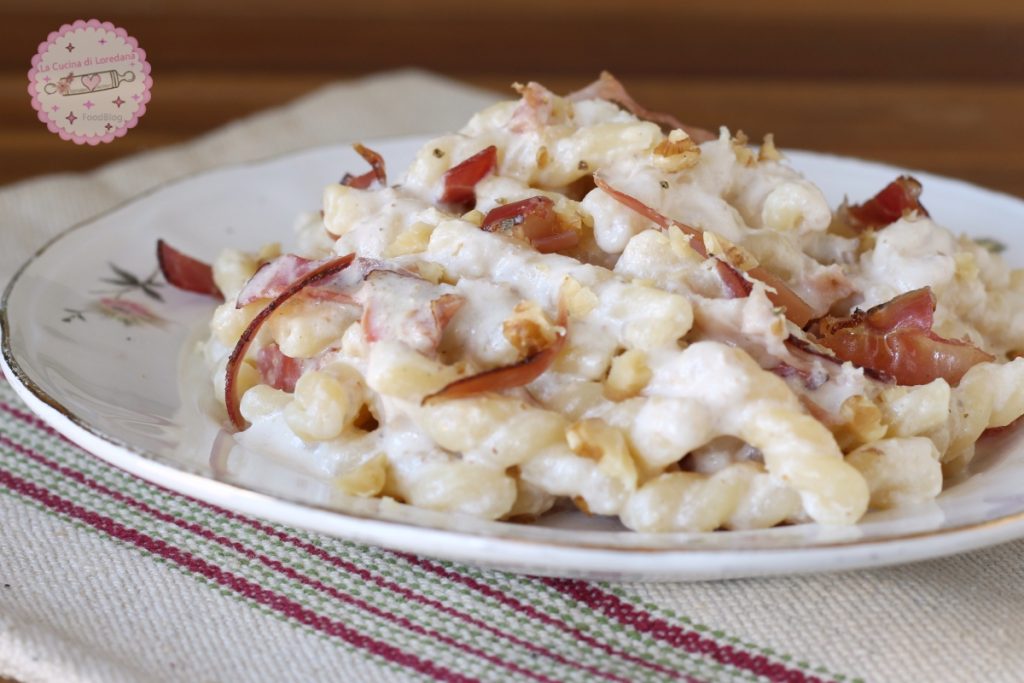 pasta with walnuts and speck
