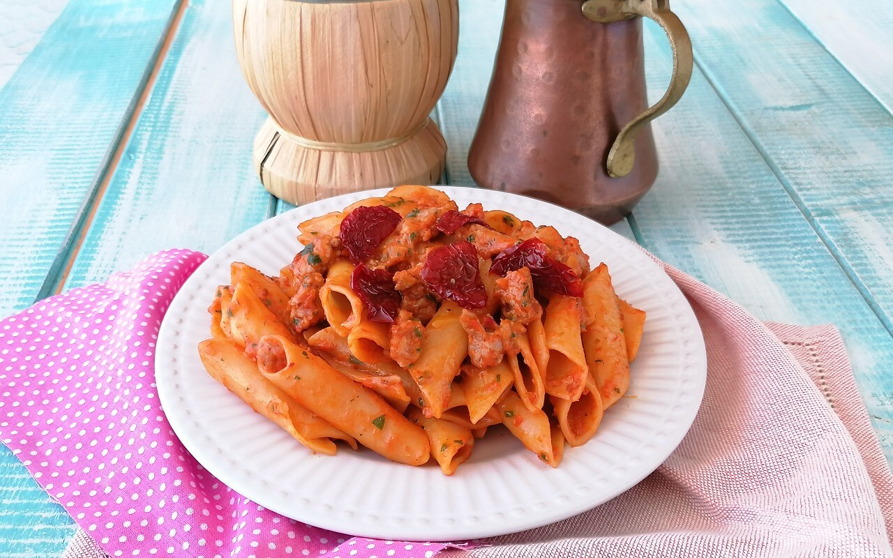 PENNE WITH SUN-DRIED TOMATO CREAM AND SAUSAGE