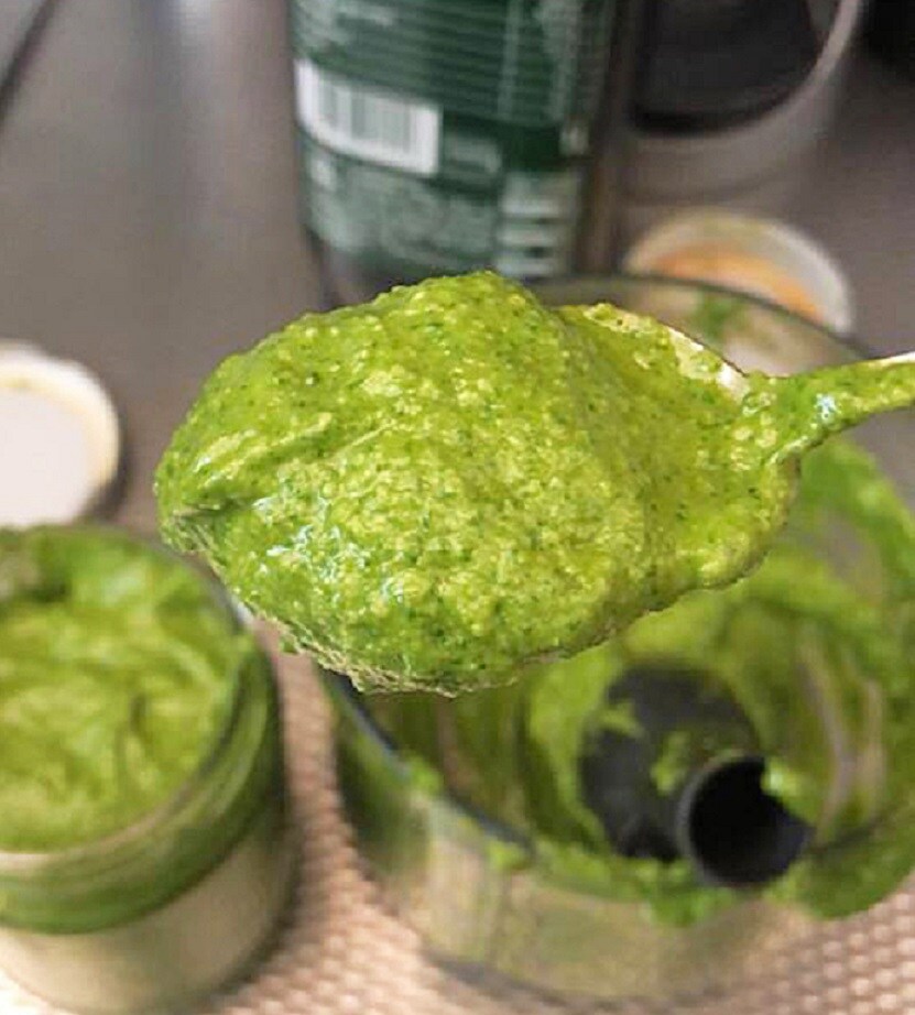 Authentic Genovese Pesto: Recipe with Mortar and Blender